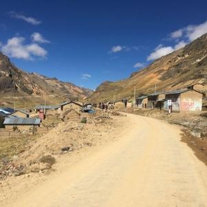 Een verwarmingssysteem in het huis van een alpaca boer op de hoogvlaktes van Peru